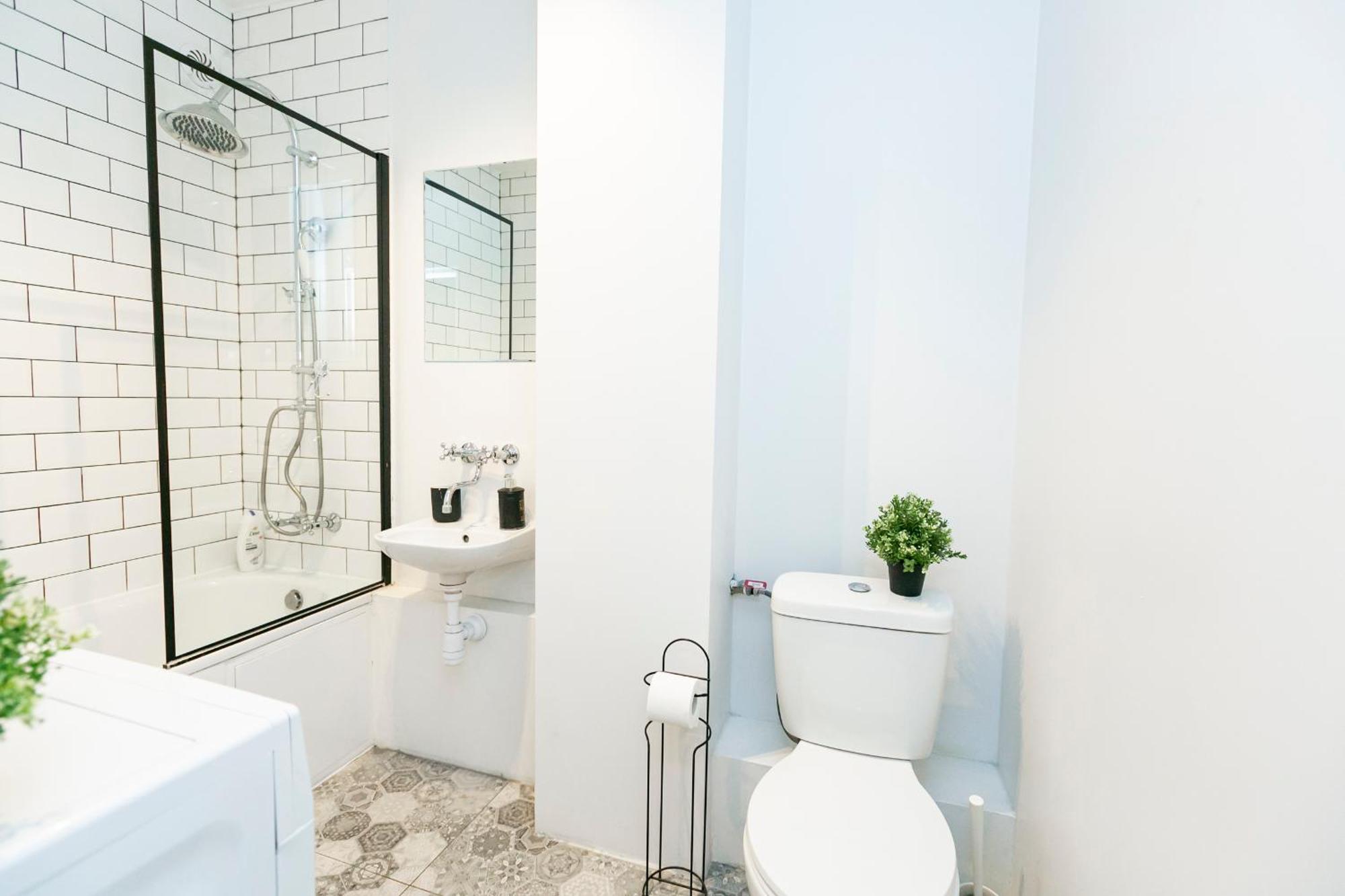 Nowogrodzka 78 - Apartament Dla 4 Osob - 200M Od Szpitala Klinicznego Na Lindleya - 1Km Do Dworca Centralnego - Wifi - Smart Tv 45 Cali Warszawa Exteriör bild