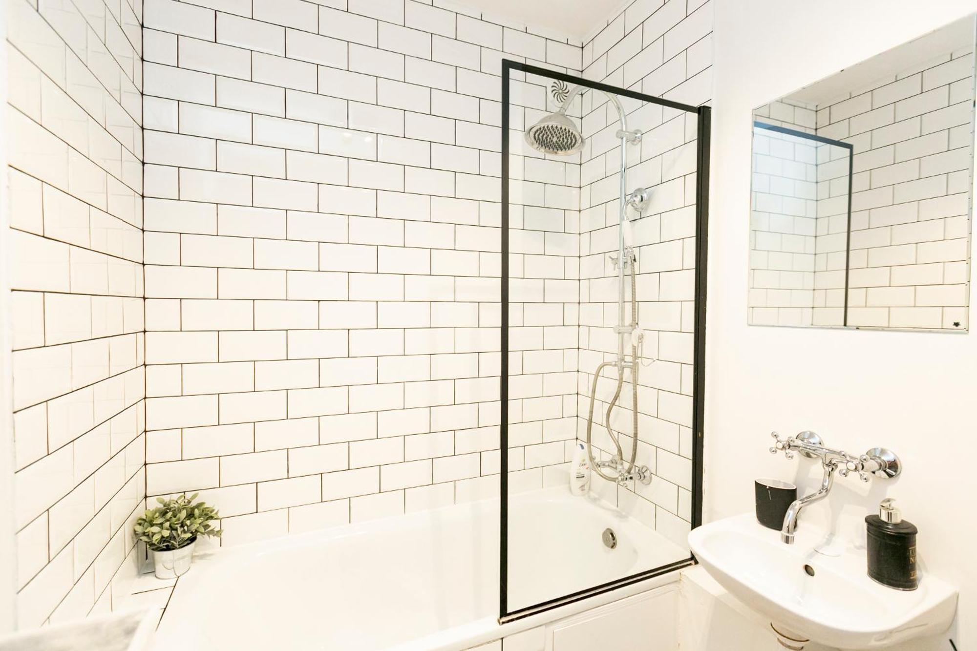 Nowogrodzka 78 - Apartament Dla 4 Osob - 200M Od Szpitala Klinicznego Na Lindleya - 1Km Do Dworca Centralnego - Wifi - Smart Tv 45 Cali Warszawa Exteriör bild