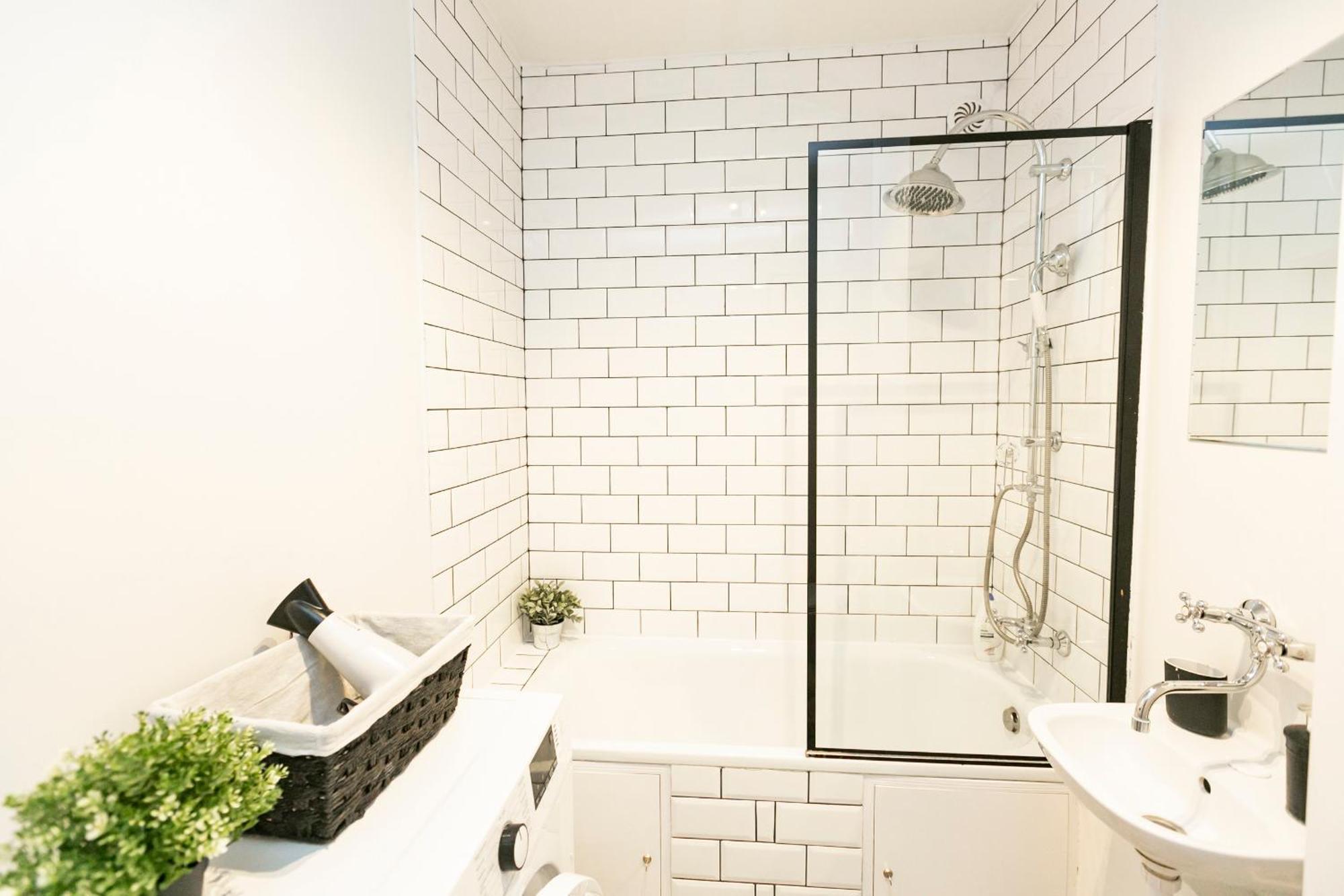 Nowogrodzka 78 - Apartament Dla 4 Osob - 200M Od Szpitala Klinicznego Na Lindleya - 1Km Do Dworca Centralnego - Wifi - Smart Tv 45 Cali Warszawa Exteriör bild